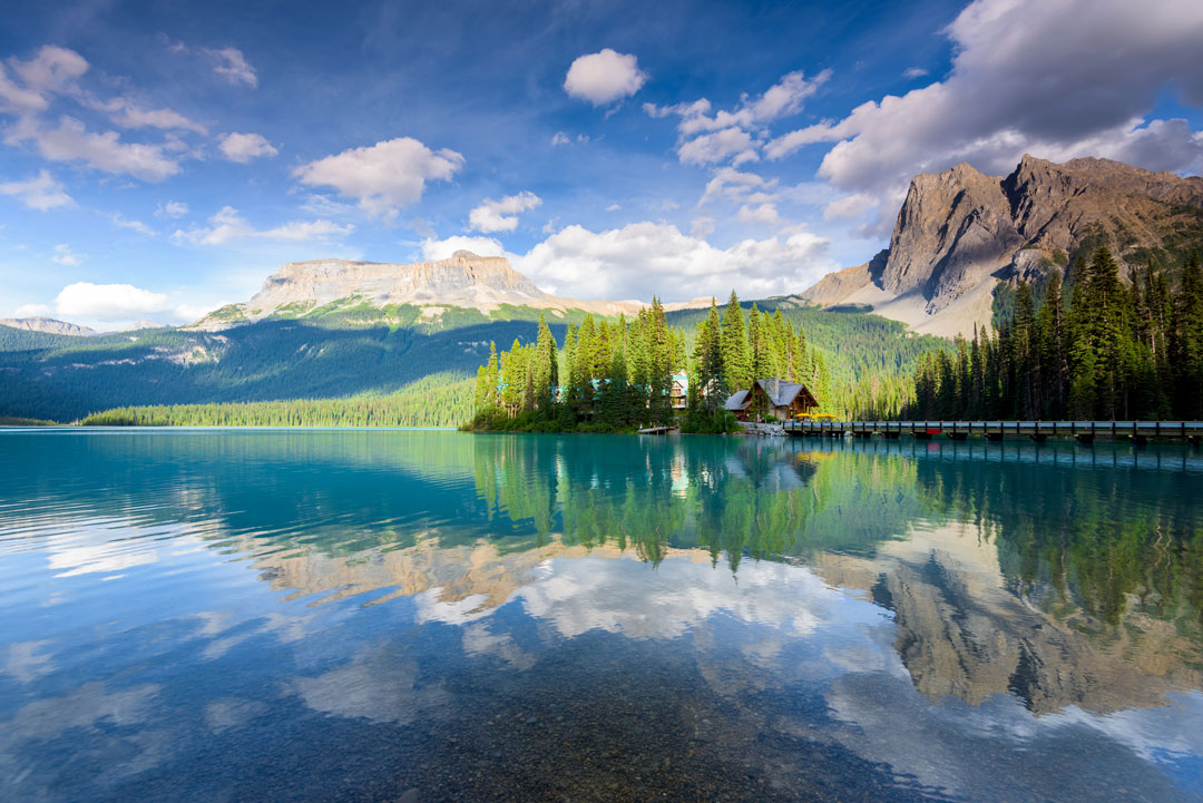 beautiful emerald lake yoho national park british columbia